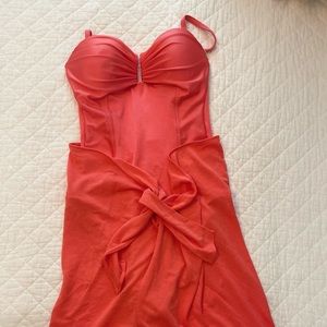 La Perla Coral One piece swimsuit with matching skirt wrap. Size 40 (2).